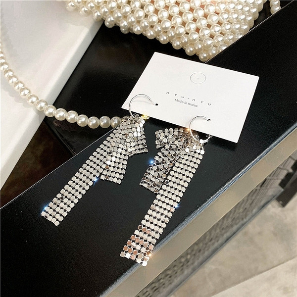 Model nou de cercei de dama - de culoare argintie cu pietre