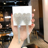 Cercei moderni de dama cu pietre de culoare argintie