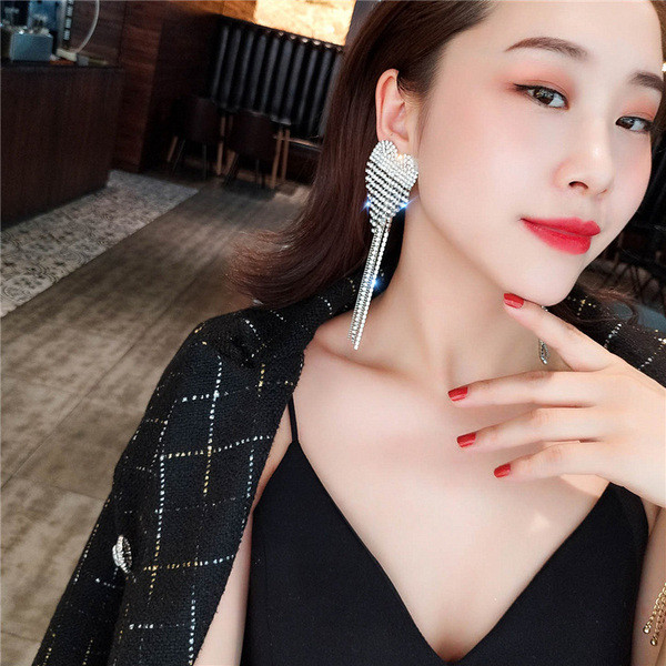 Cercei moderni de dama cu pietre de culoare argintie