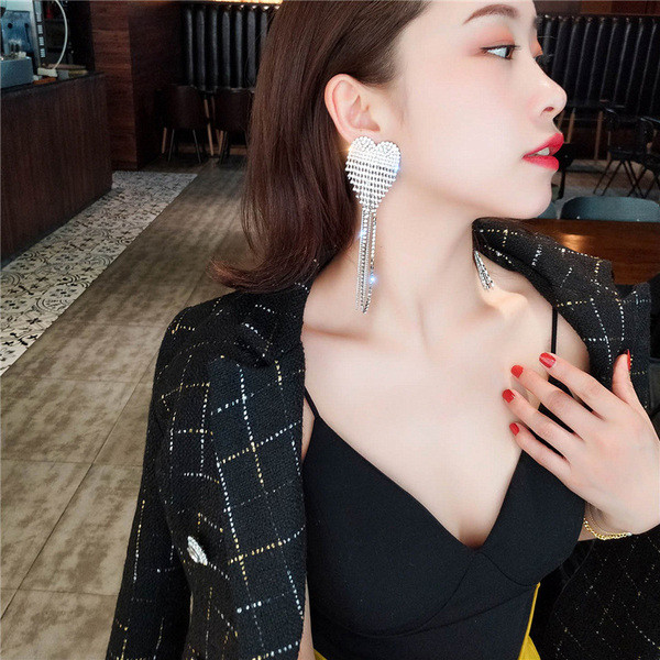 Cercei moderni de dama cu pietre de culoare argintie