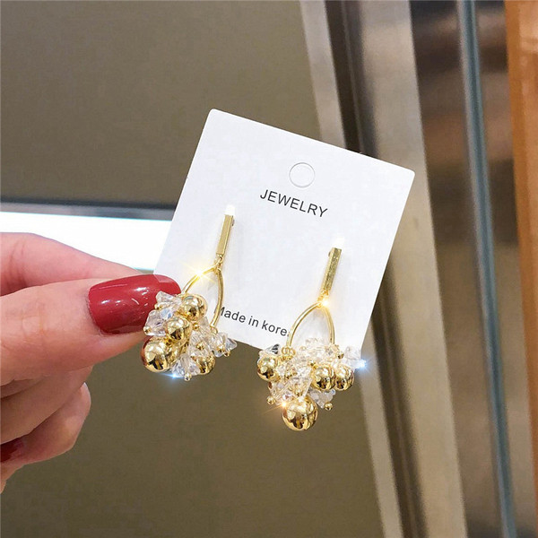 Model nou de cercei de dama de culoare aurie cu margele