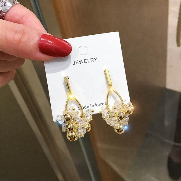 Model nou de cercei de dama de culoare aurie cu margele