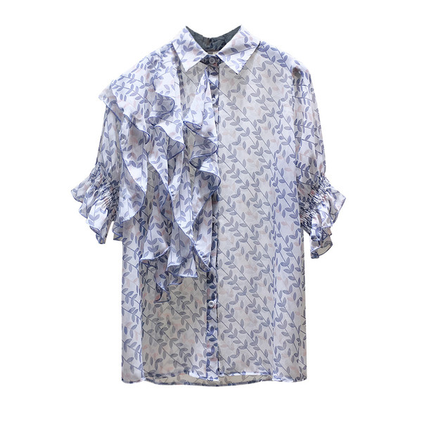 Модерна дамска риза с къс ръкав и флорални мотиви в бежов и син цвят