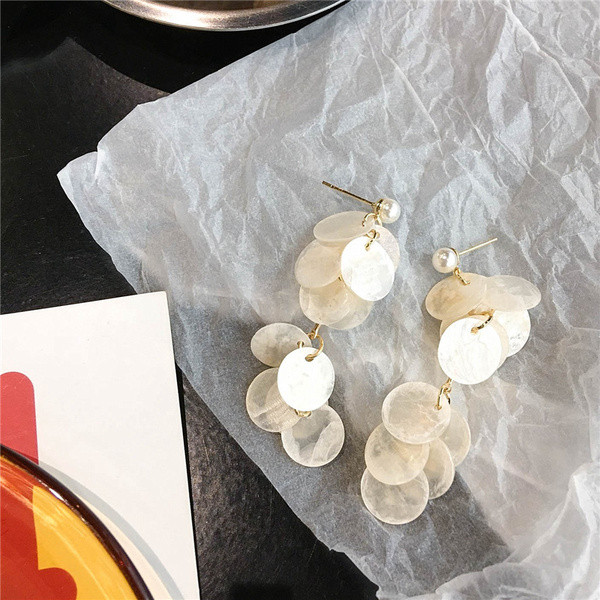 Cercei lungi de dama alb