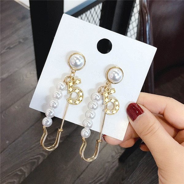 Cercei lungi de dama - de culoare aurie cu perle