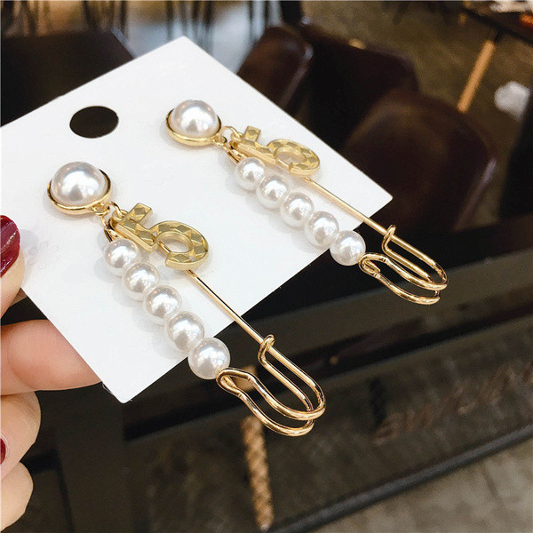 Cercei lungi de dama - de culoare aurie cu perle