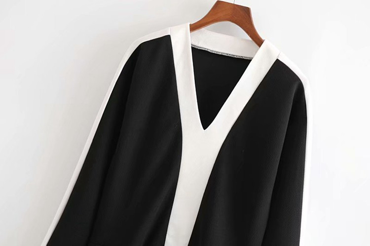 Rochie casual de dama cu decolteu in V si maneci lungi de culoare neagra