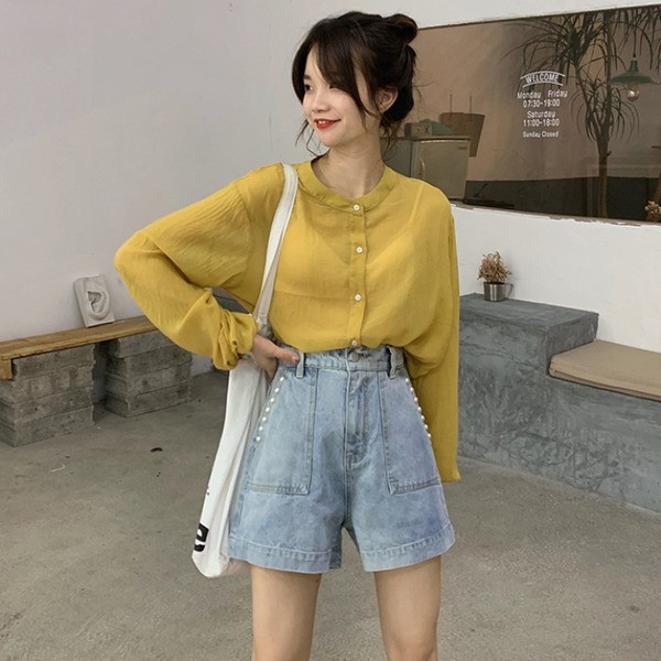 Pantaloni scurți moderni din denim model larg cu perle pe buzunare