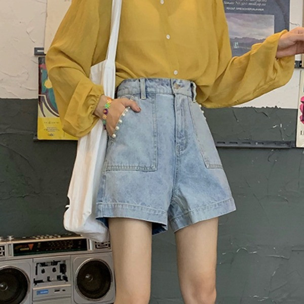 Pantaloni scurți moderni din denim model larg cu perle pe buzunare