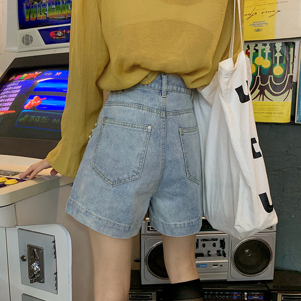 Pantaloni scurți moderni din denim model larg cu perle pe buzunare