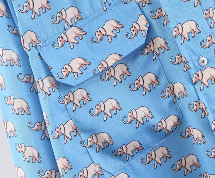 Cămașă de damă cu guler clasic și buzunare în albastru cu model