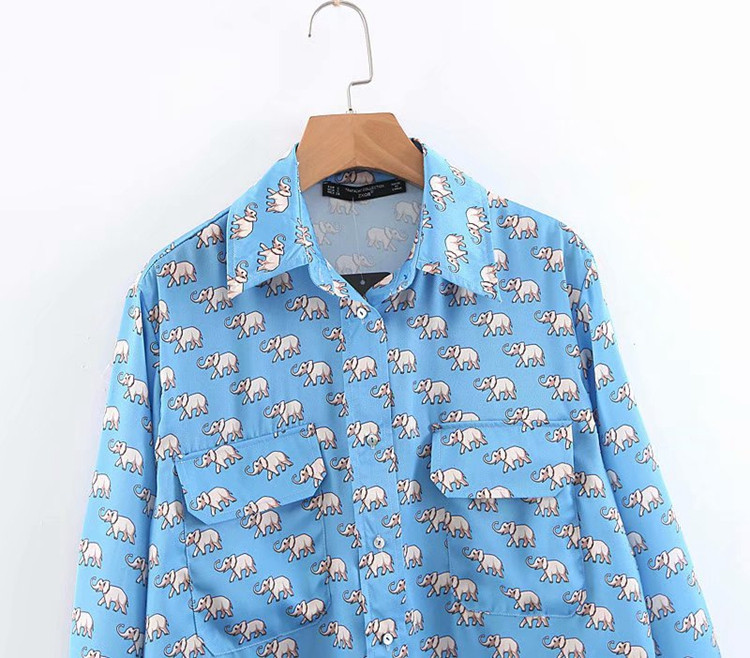 Cămașă de damă cu guler clasic și buzunare în albastru cu model