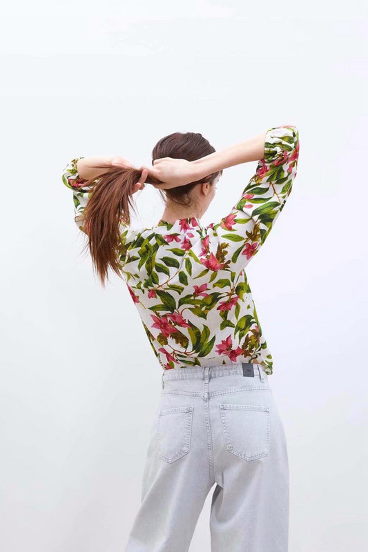 Cămașă de damă cu mâneci lungi cu model elastic și floral