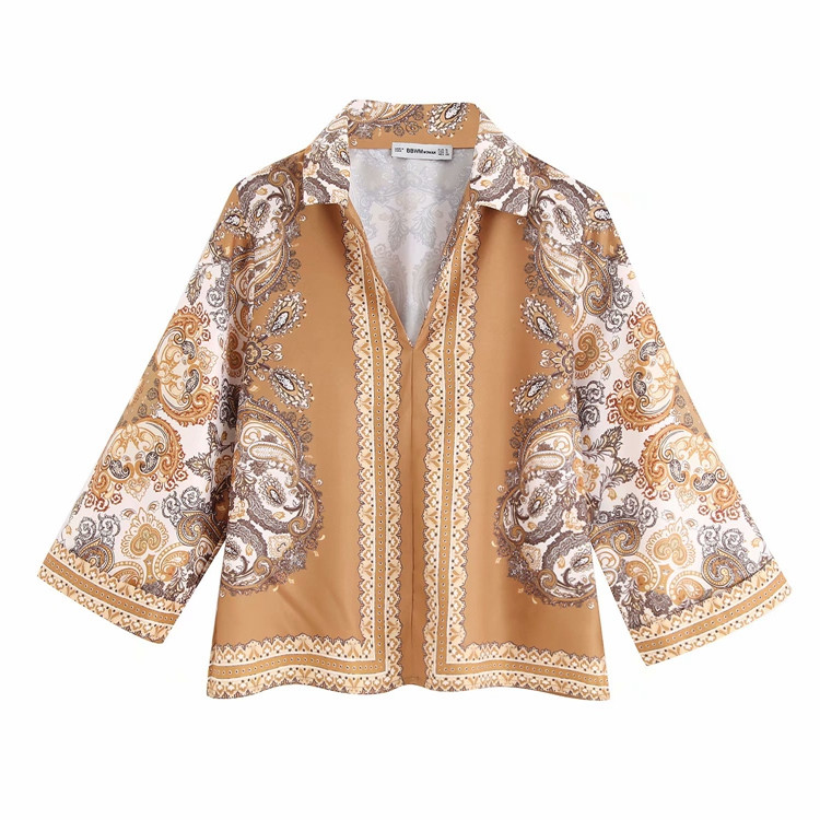 Cămașă de damă cu decolteu în V și mâneci lungi de culoare maro și model