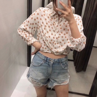 Cămașă de damă cu mâneci 7/8 cu elastic și guler clasic alb cu buline