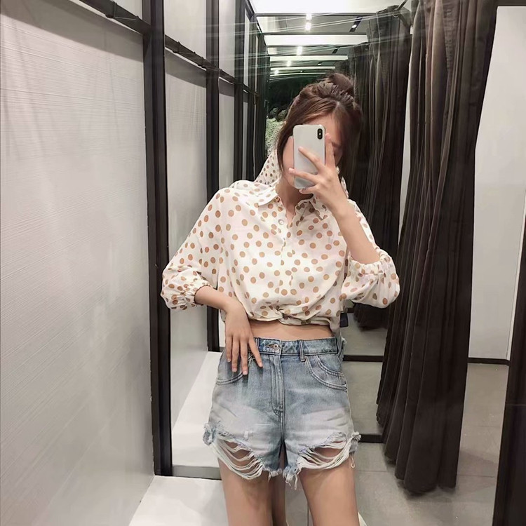 Cămașă de damă cu mâneci 7/8 cu elastic și guler clasic alb cu buline