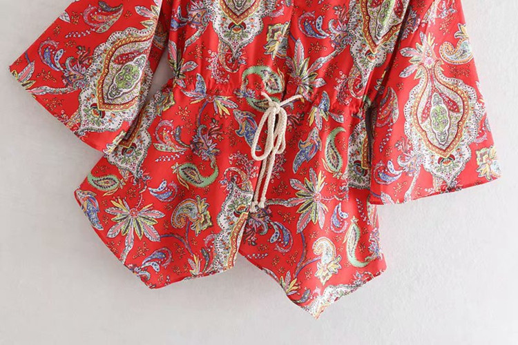 Cămașă de damă cu decolteu în V, mâneci 7/8 și legături în talie cu model cu model