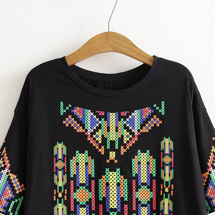 Rochie casual de dama model drept cu maneci scurte de culoare neagra si imprimeu