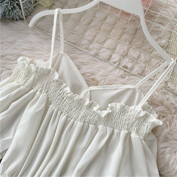 Bluză de damă modernă cu umerii goi în alb