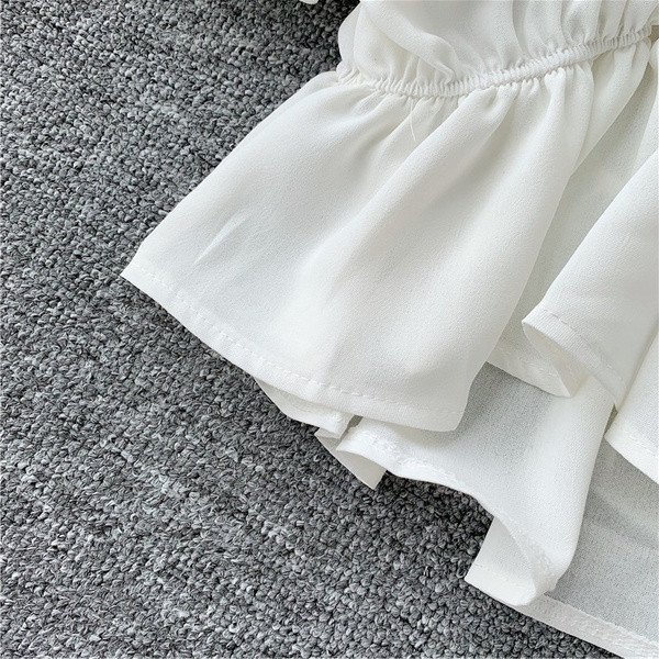 Bluză de damă modernă cu umerii goi în alb