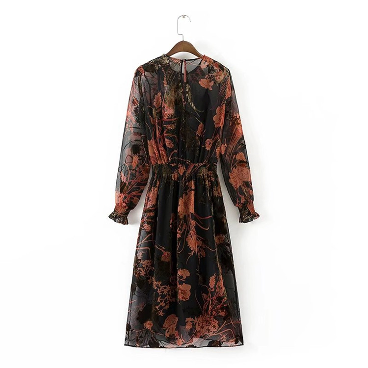 Rochie de dama din tul cu decolteu oval si maneci lungi cu elastic