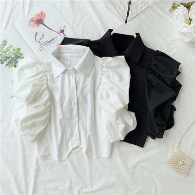 Модерна дамска риза с широк ръкав в бял и черен цвят