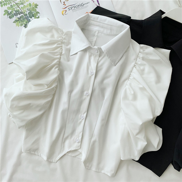 Cămașă modernă de damă cu mâneci largi în alb și negru