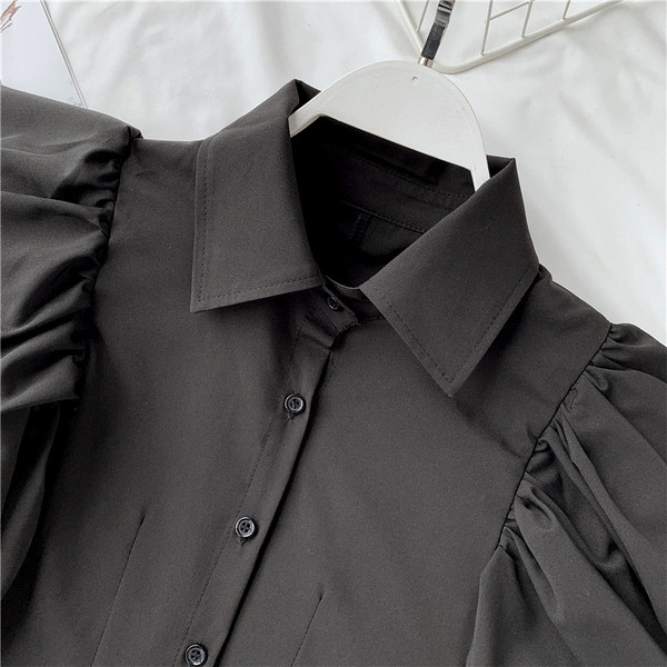 Cămașă modernă de damă cu mâneci largi în alb și negru