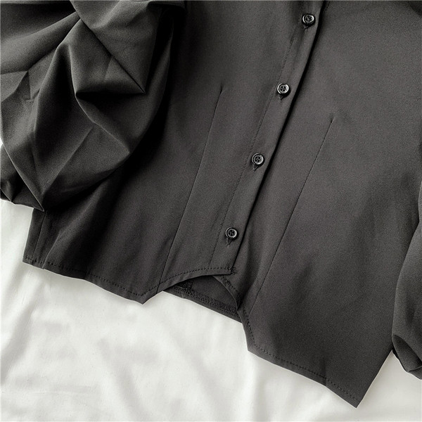 Cămașă modernă de damă cu mâneci largi în alb și negru