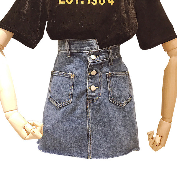 Fusta moderna din denim cu nasturi si buzunare in culori deschise si inchise