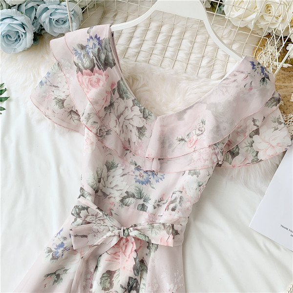 Стилна дамска рокля с къс ръкав и цветен принт