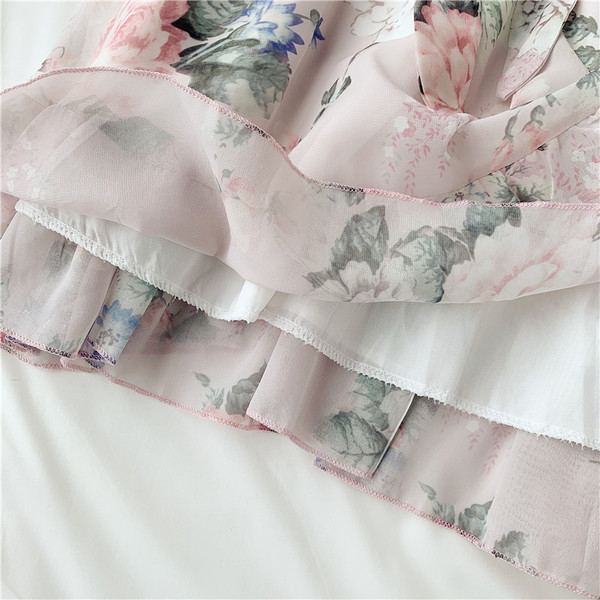 Стилна дамска рокля с къс ръкав и цветен принт