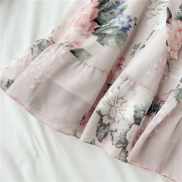 Стилна дамска рокля с къс ръкав и цветен принт