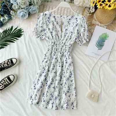 Rochie casual de dama, cu maneci scurte si decolteu adanc, in alb