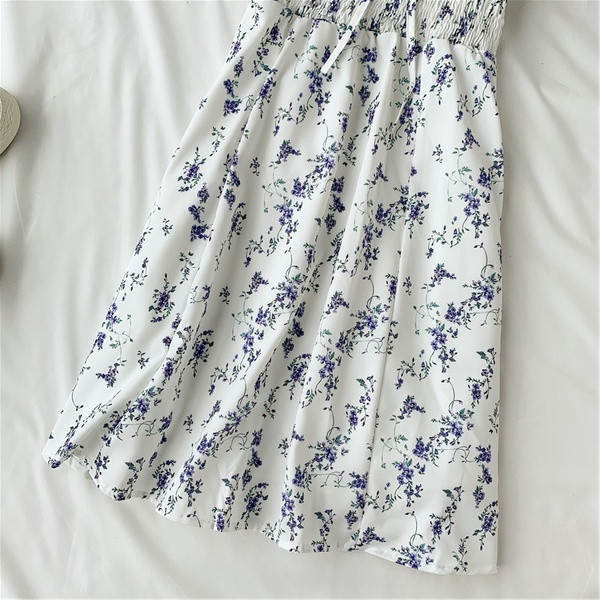 Rochie casual de dama, cu maneci scurte si decolteu adanc, in alb