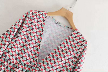 Дамска ежедневна рокля с V-образно деколте и дълъг ръкав с шарен десен