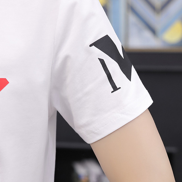 Мъжка модерна тениска в четири цвята с апликация