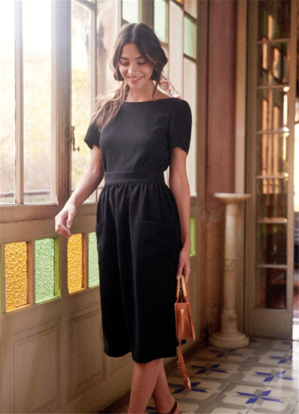 Rochie modernă de damă cu spatele gol în negru și roz