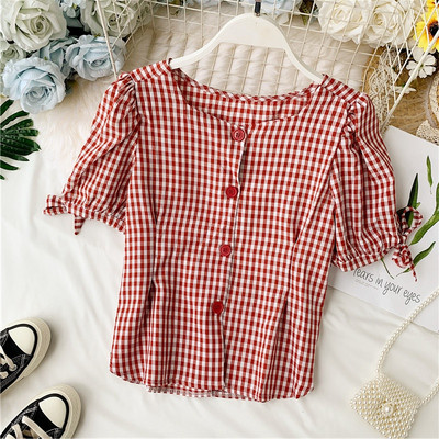 Cămașă de damă modernă în carouri cu mâneci scurte și nasturi în mai multe culori