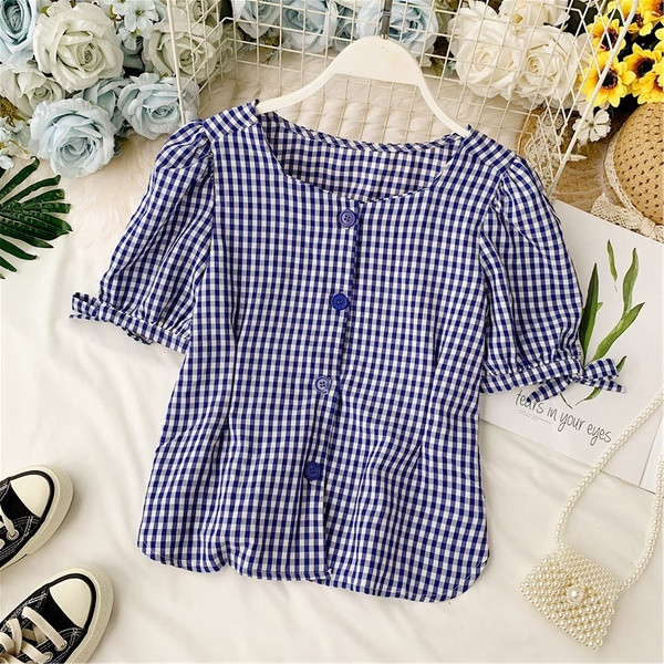 Cămașă de damă modernă în carouri cu mâneci scurte și nasturi în mai multe culori