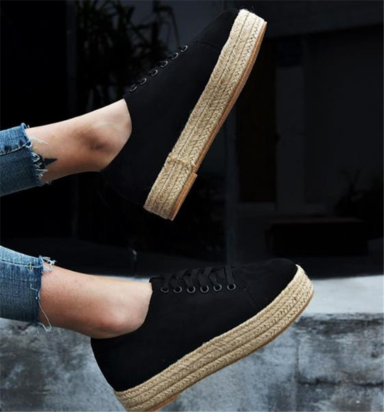 Μοντέρνα πάνινα γυναικεία αθλητικά  παπούτσια  σε τρία χρώματα