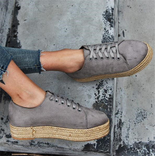 Μοντέρνα πάνινα γυναικεία αθλητικά  παπούτσια  σε τρία χρώματα