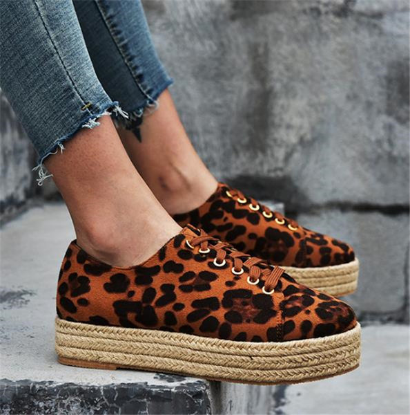 Μοντέρνα πάνινα γυναικεία αθλητικά  παπούτσια  σε τρία χρώματα