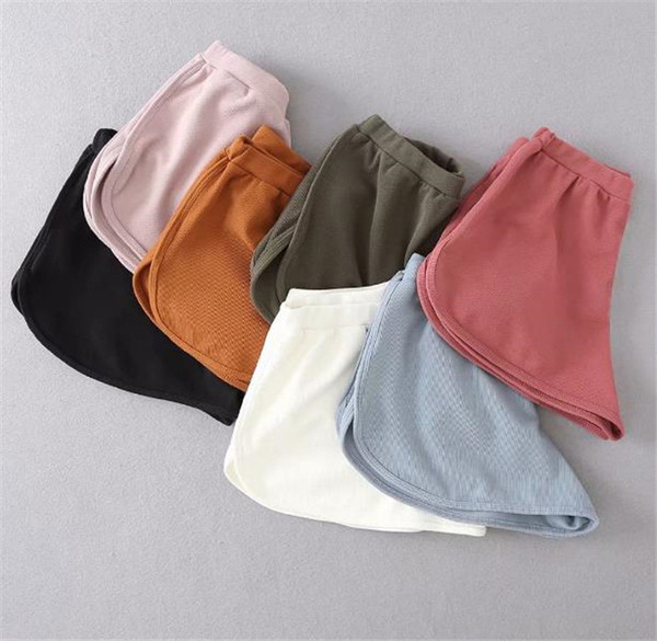 Pantaloni scurți casual model uni în mai multe culori