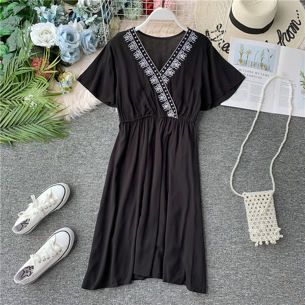 Rochie casual de dama cu maneci scurte si broderie in diferite culori