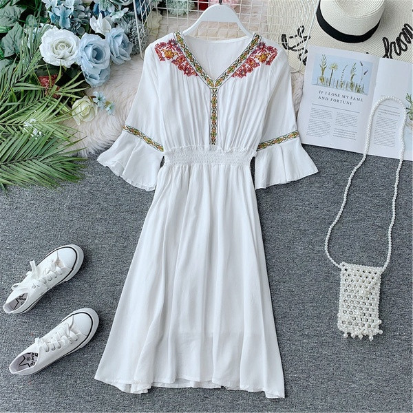 Rochie de dama eleganta cu elastic si broderie in mai multe culori