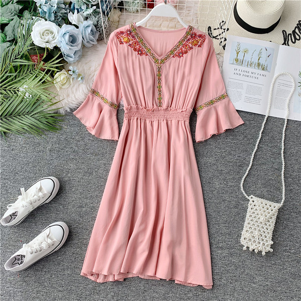 Rochie de dama eleganta cu elastic si broderie in mai multe culori