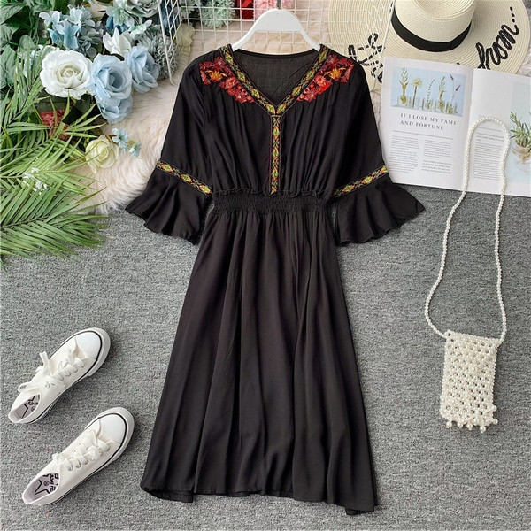 Rochie de dama eleganta cu elastic si broderie in mai multe culori