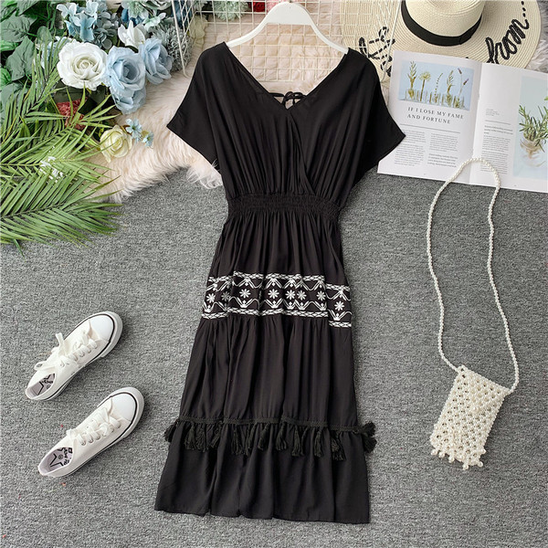 Rochie casual de dama cu maneci scurte si broderie cu ciucuri