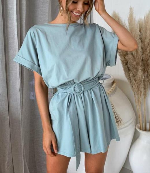 Salopetă casual de damă cu mâneci scurte în alb, albastru, roz și negru